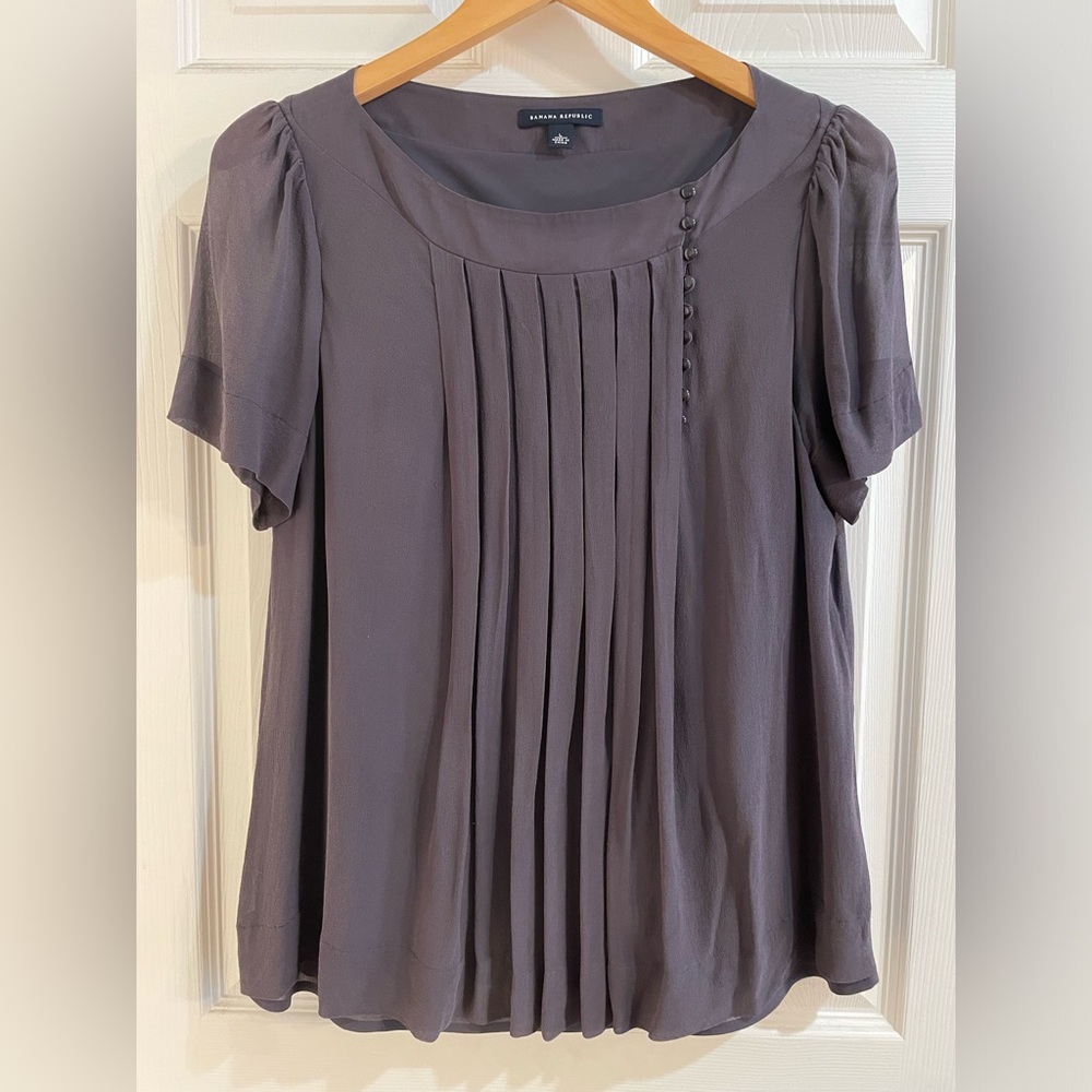 Banana Republic Silk Pleaded Blouse. Size L